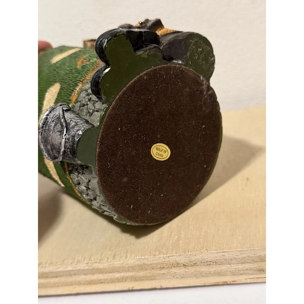 Figi Graphics golf-themed resin bank or pencil holder